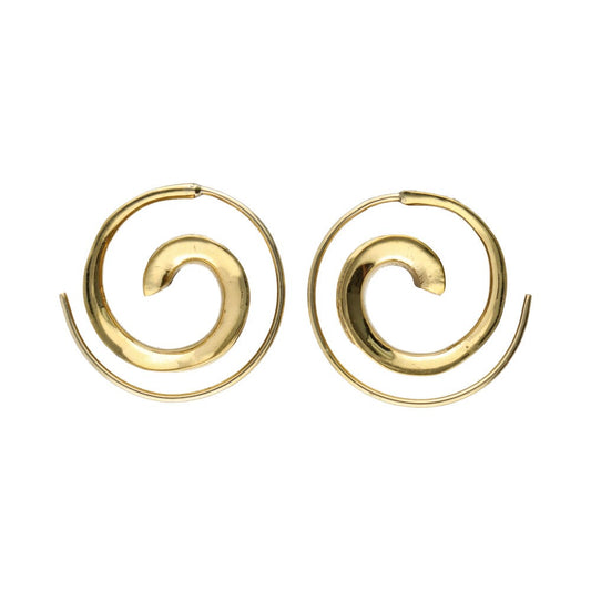 Paire de boucles d'oreilles indiennes de couleur dorée en forme de spirale. Bijoux en bronze.